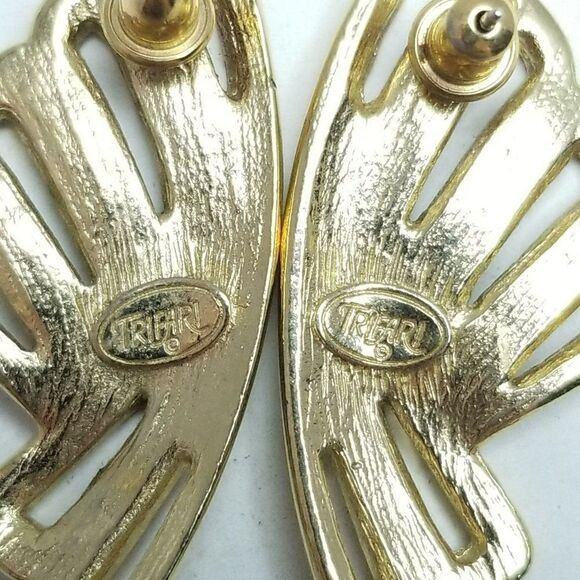 Vintage Trifari Gold Tone Stud Earrings, Funky Wing Wave Design, 80s 90s Style - Picture 4 of 6